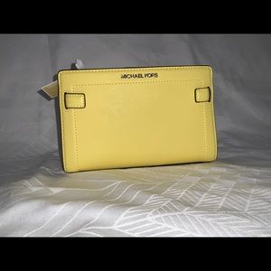 NWT Michael Kors Crossbody- Sunshine